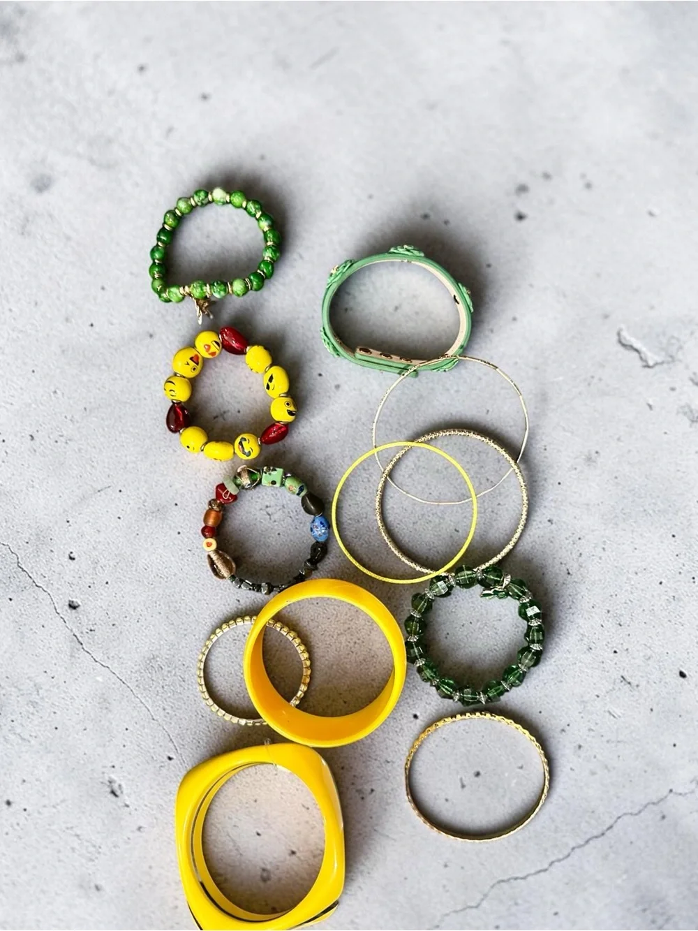 Boho Beaded Bracelet Stack Yellow Green Resin Wood Smiley Face Stretch Set - Picture 7 of 7